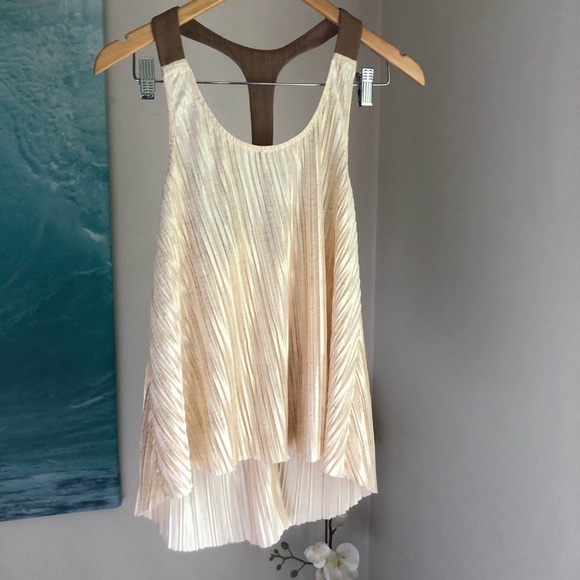 Weavers Tops - ❤️ Weavers champagne cami top